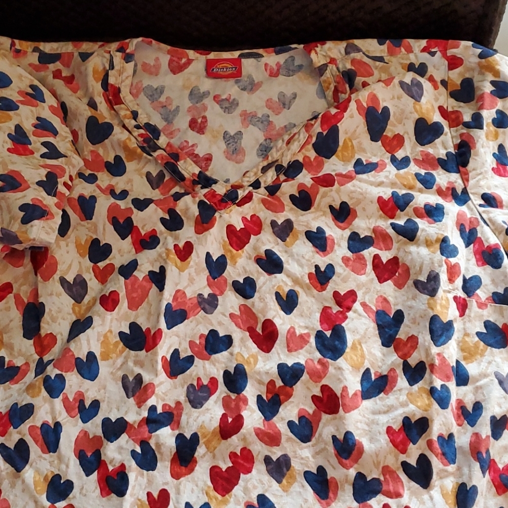 Dickies hearts scrub top